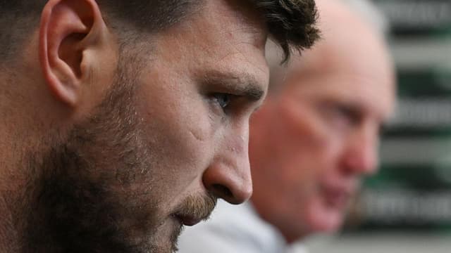 'Not worried': Bennett focused on Souths, not Broncos