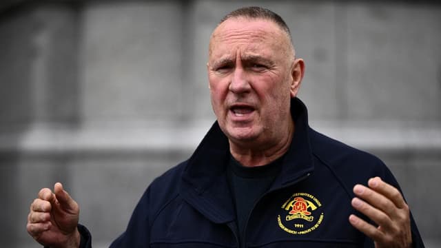 Unmasked firefighter boss to fight corruption report