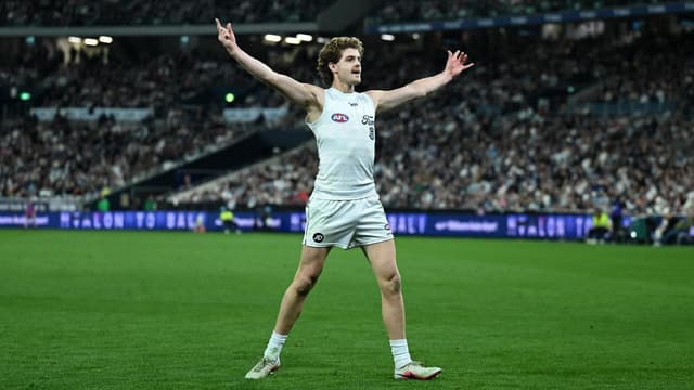 Suns' slide continues, Geelong get back on track