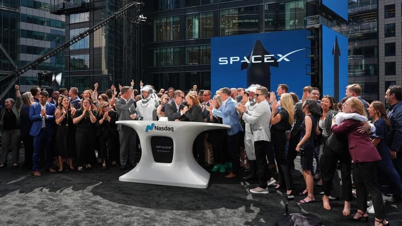 Musk's SpaceX surges past $US2 trillion in Nasdaq debut