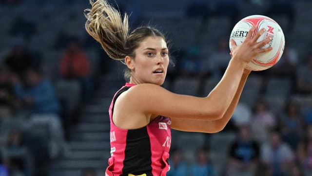 Heffernan stars as Thunderbirds thump Lightning