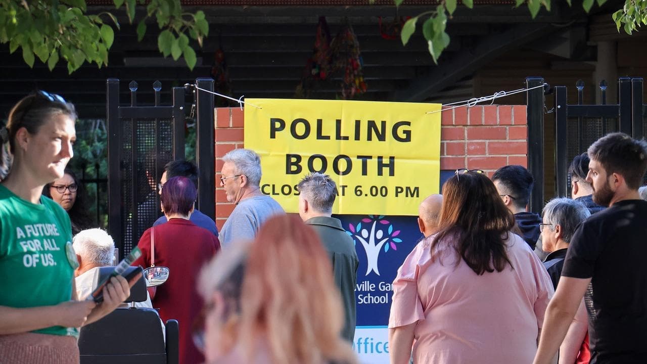 Top election official resigns in wake of bungled poll