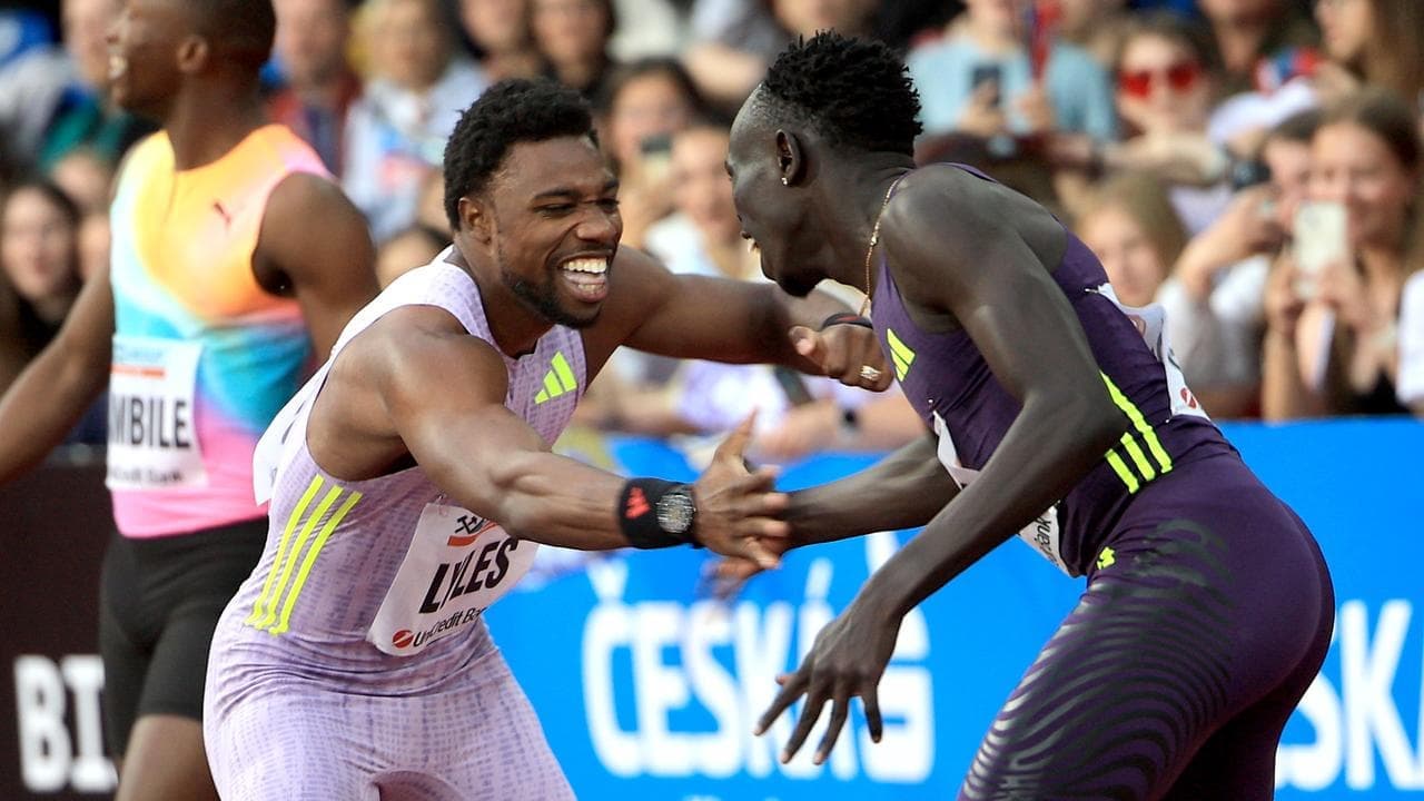 Gout flies home for third in 150m behind US great