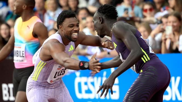 Gout flies home for third in 150m behind US great