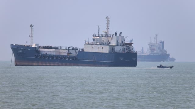 First tankers cross Strait of Hormuz after Iran deal