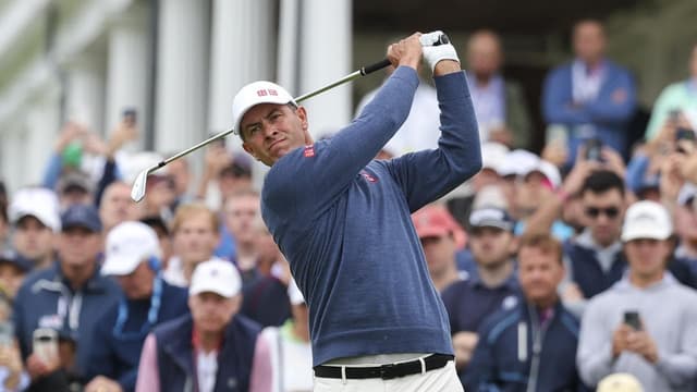 Clark runs hot at fog-hit US Open as Aussies flounder
