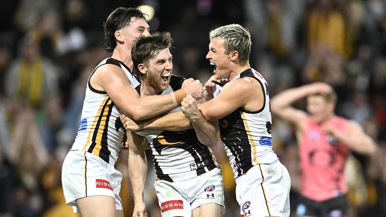 Hawthorn mids fire as Suns sink to fourth loss in a row