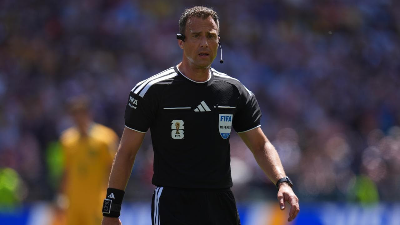 Socceroos unhappy with referee Zwayer's 'stinker'