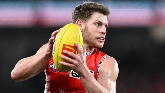 Luckless AFL veteran calls time, star Swan to return