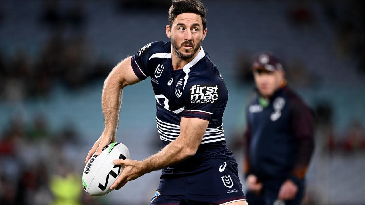 Hunt signs contract extension with Broncos