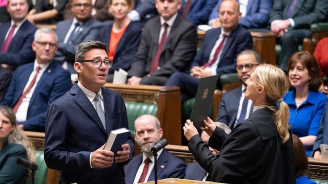 Emotional Starmer quits as Burnham favoured to be UK PM