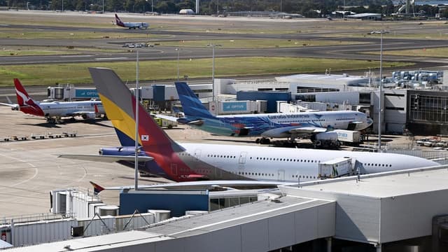 Man arrested over alleged bomb hoax on flight
