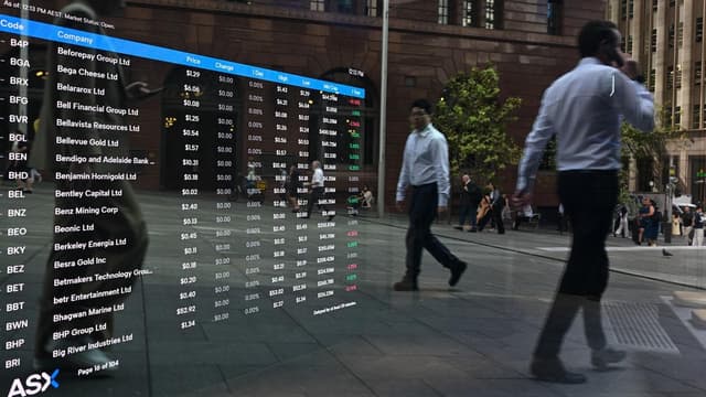 Australian shares dip as slump in miners drags on