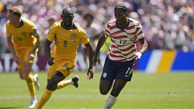 Socceroos won't press handbrake in qualification bid