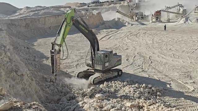 Zoomlion Engineer Shares the R&D Story Behind a Middle East Excavator Recognized at Seventh Technology Innovation Conference