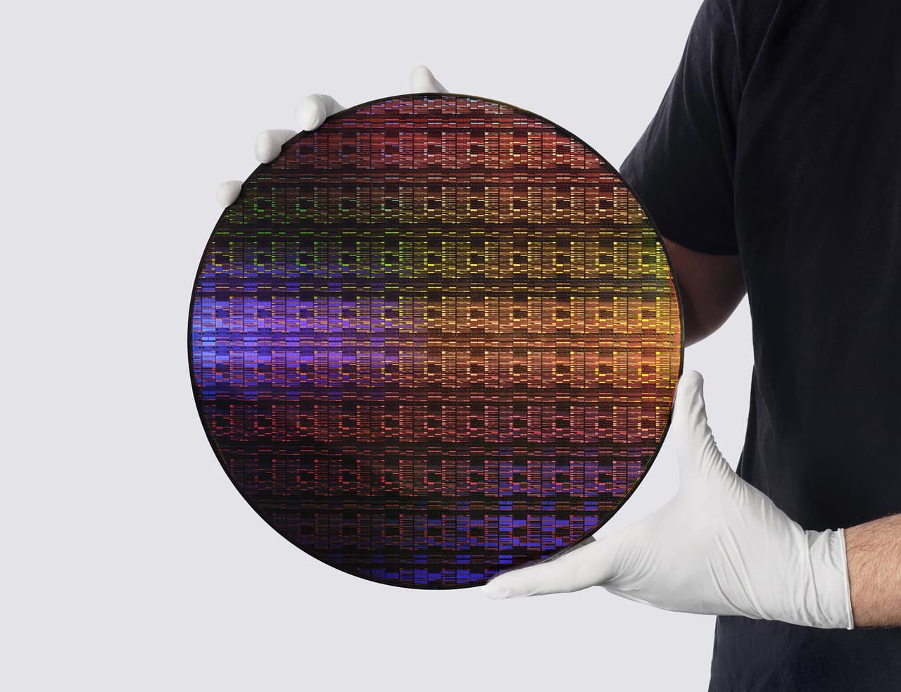 IBM Debuts World's First Sub-1 Nanometer Chip Technology