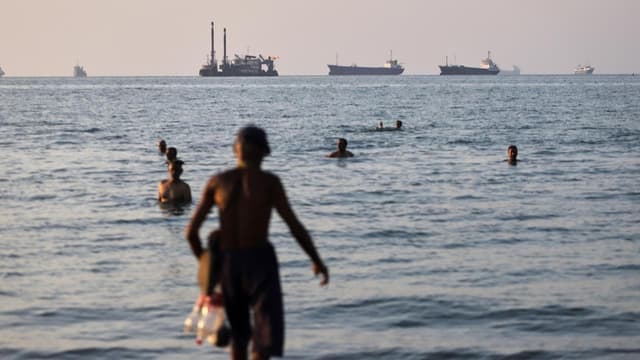 Iran insists on right to control shipping in Hormuz