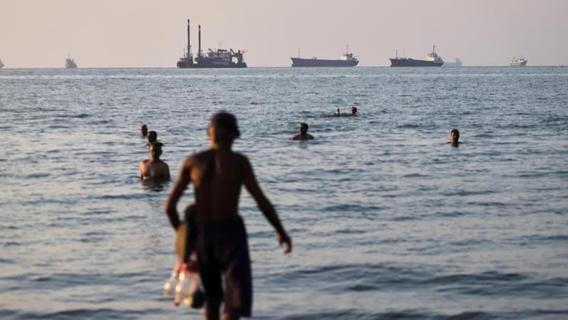 Iran insists on right to control shipping in Hormuz