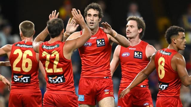 They sit there and throw stones: Suns coach hits back