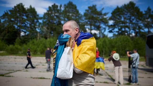 Ukraine, Russia exchange hundreds of prisoners of war