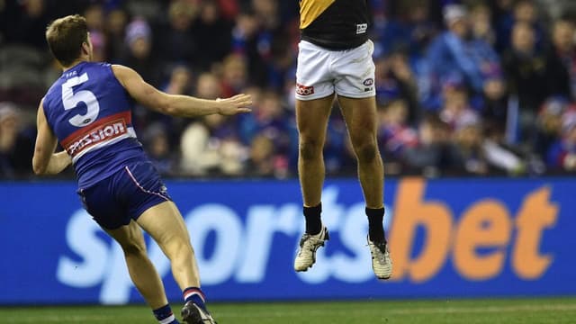 Labor bets against major changes to gambling reforms