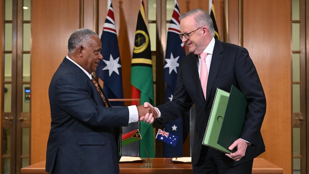 Australia signs landmark Vanuatu security deal