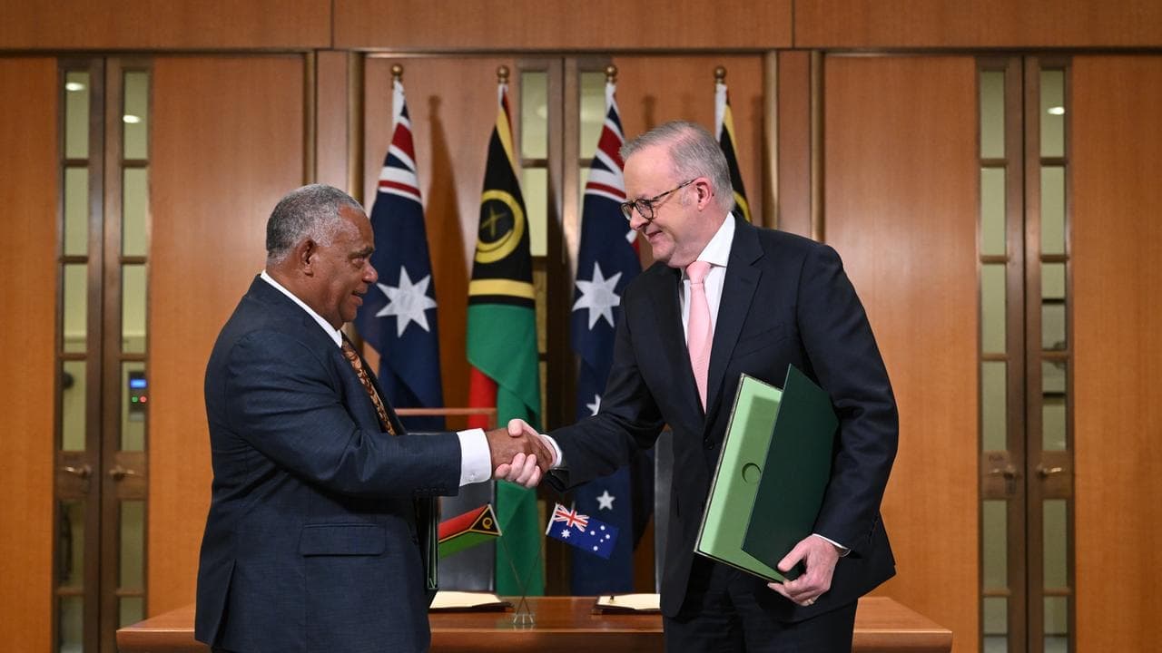 Australia signs long-awaited Vanuatu security deal