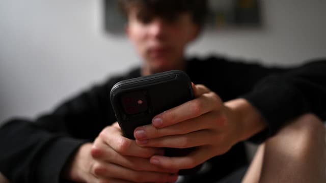 'Be vigilant': PM swipes hard on teen social media ban