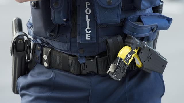 Teen sentenced for drunken knife assaults on police