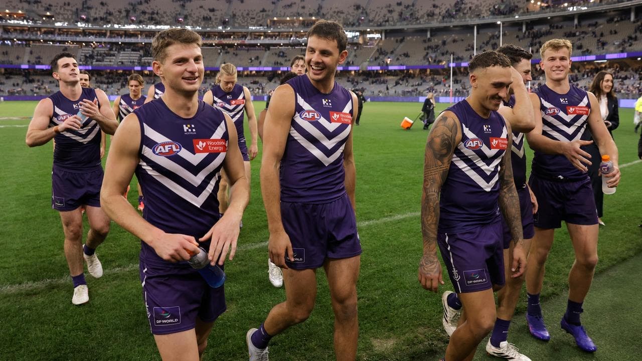 'Two steps forward': Longmuir praises unsung Dockers