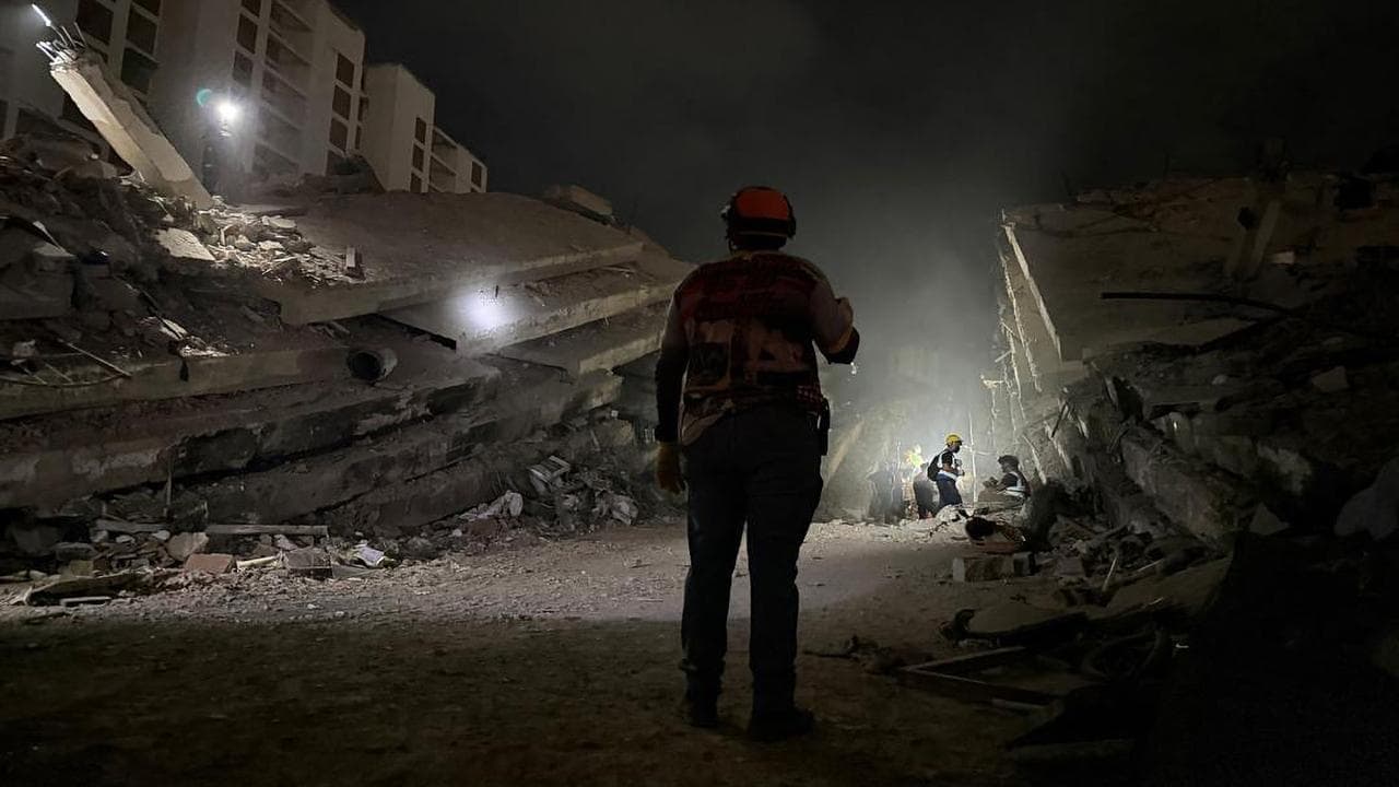 Venezuelans grapple with earthquake losses from afar
