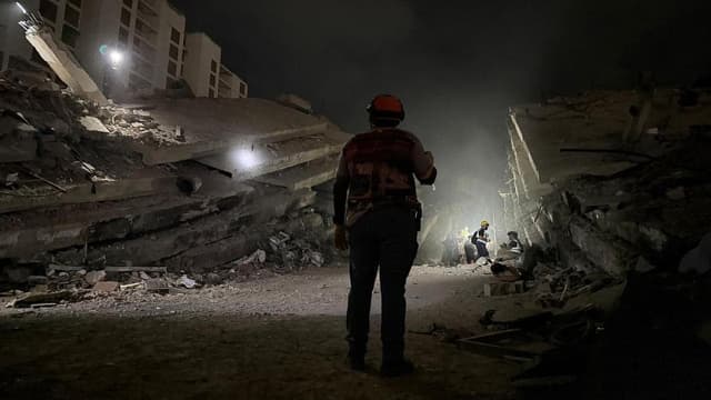 Venezuelans grapple with earthquake losses from afar