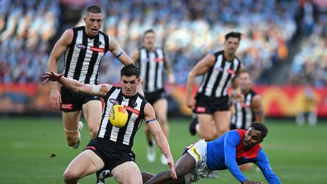 Collingwood's 'spiritual leader' back to face Suns