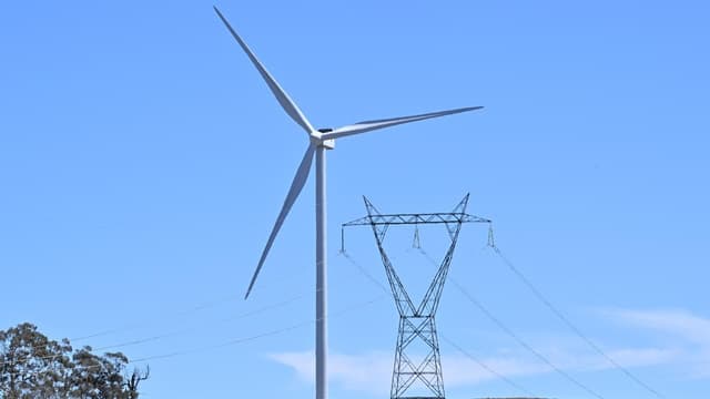 Wind farm '$50,000 fine' rumour spreads amid farmer stand-off