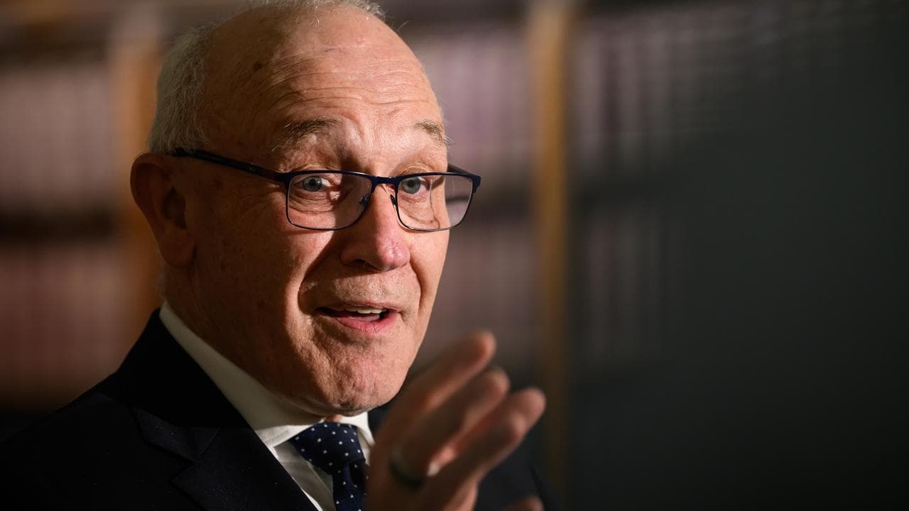 Senior Liberal steps down after ICAC hearing call