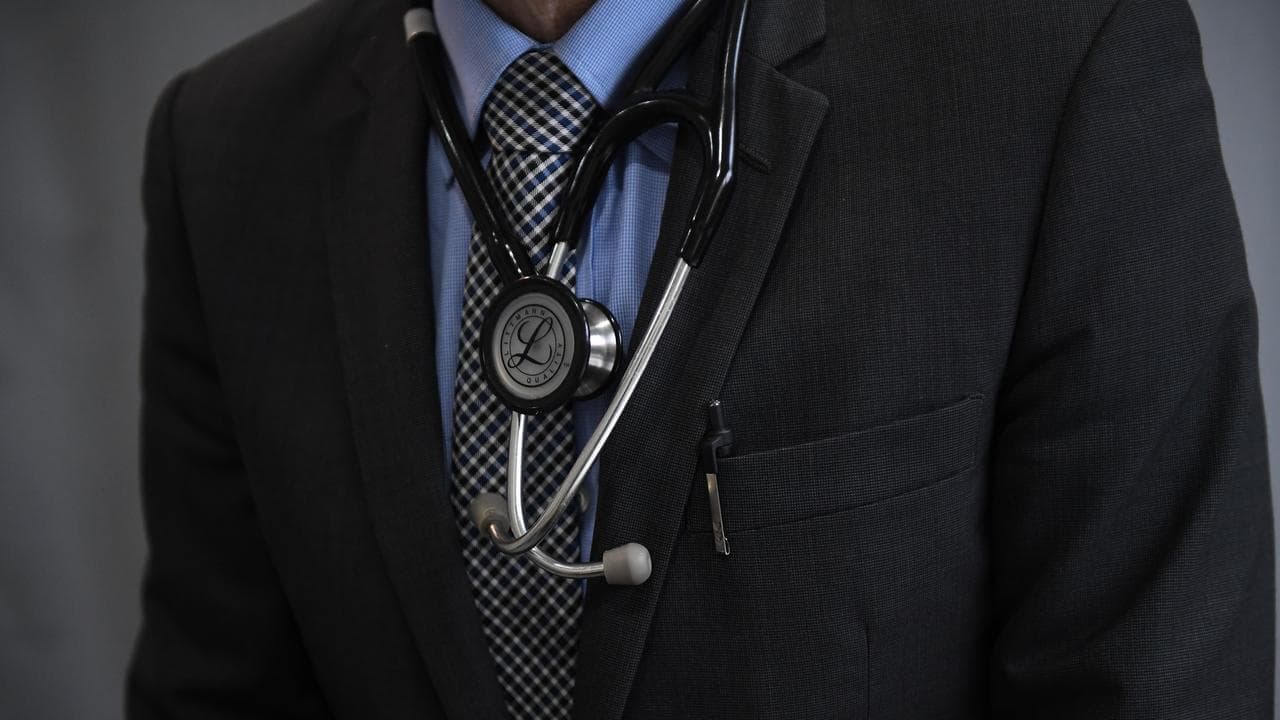 Doctor accused of molesting kids caught by vigilante