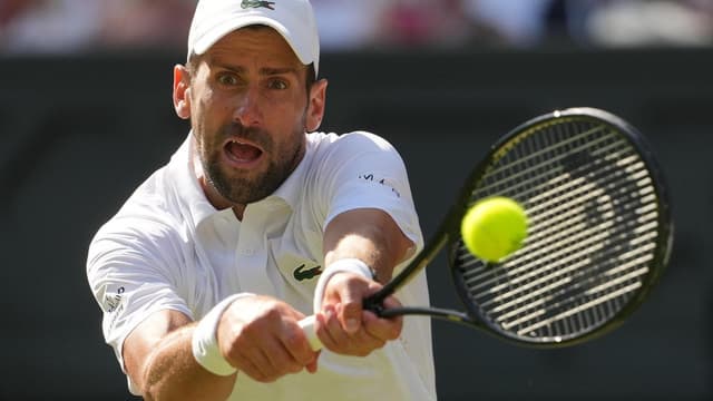 Djokovic survives awkward day in sun as Sinner shines