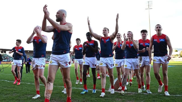 Fast-starting Demons hold off Hawks despite fade-out