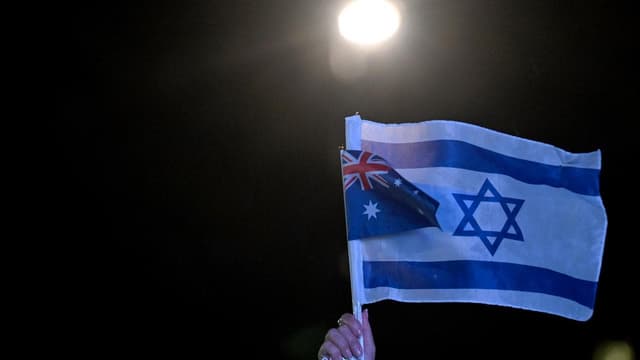 Charges after imitation pistol pointed at synagogue