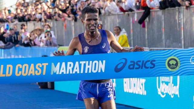 Strintzos strides to Australian marathon record