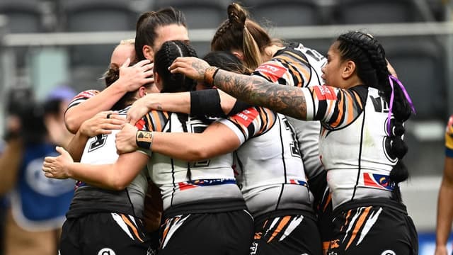 New-era Tigers too hot for Eels, Warriors belt Bulldogs