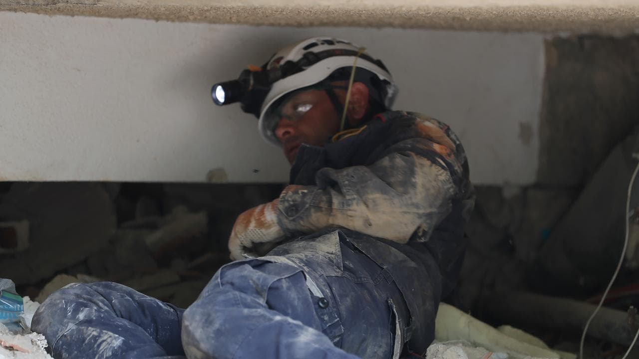 Grim death toll from Venezuela quakes keeps climbing