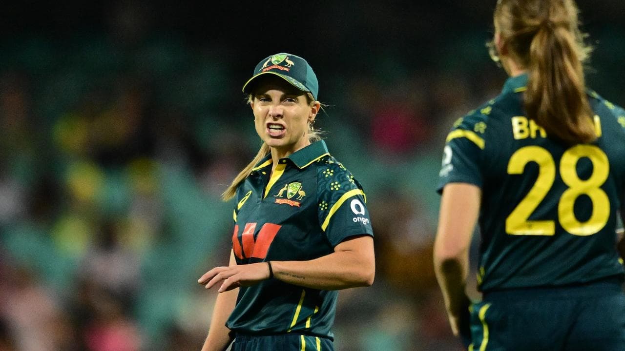 Aussie women revel in Warne-style celebrations