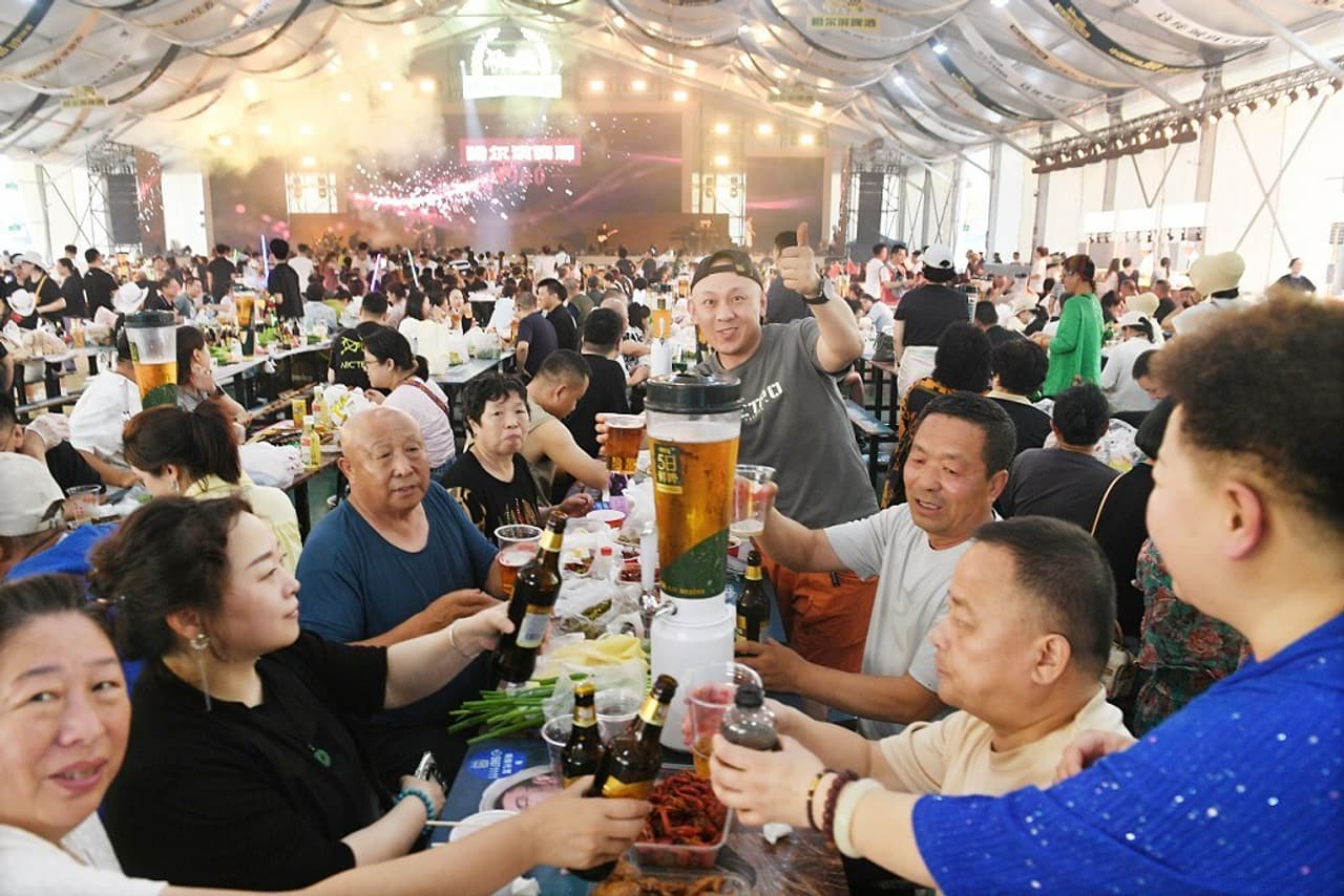 Xinhua Silk Road: Int'l beer festival kicks off in ice and snow world of Harbin, NE China