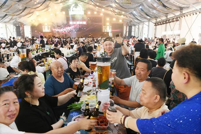 Xinhua Silk Road: Int'l beer festival kicks off in ice and snow world of Harbin, NE China