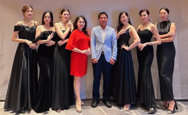 International Jewelry Artist Karjengon's Works Featured in Global EMBA Charity Jewelry Show to Support Education in Rural Areas