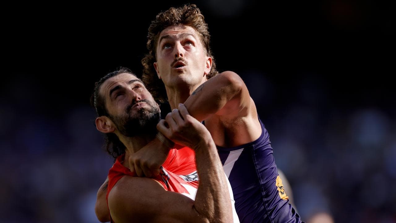 Battle of the bigs as Freo and Swans fight for top spot
