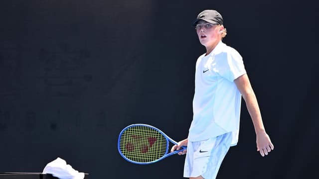 Son of a gun cruises again at Wimbledon