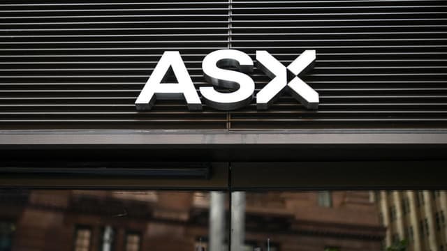 Australian shares snap losing streak but end week lower