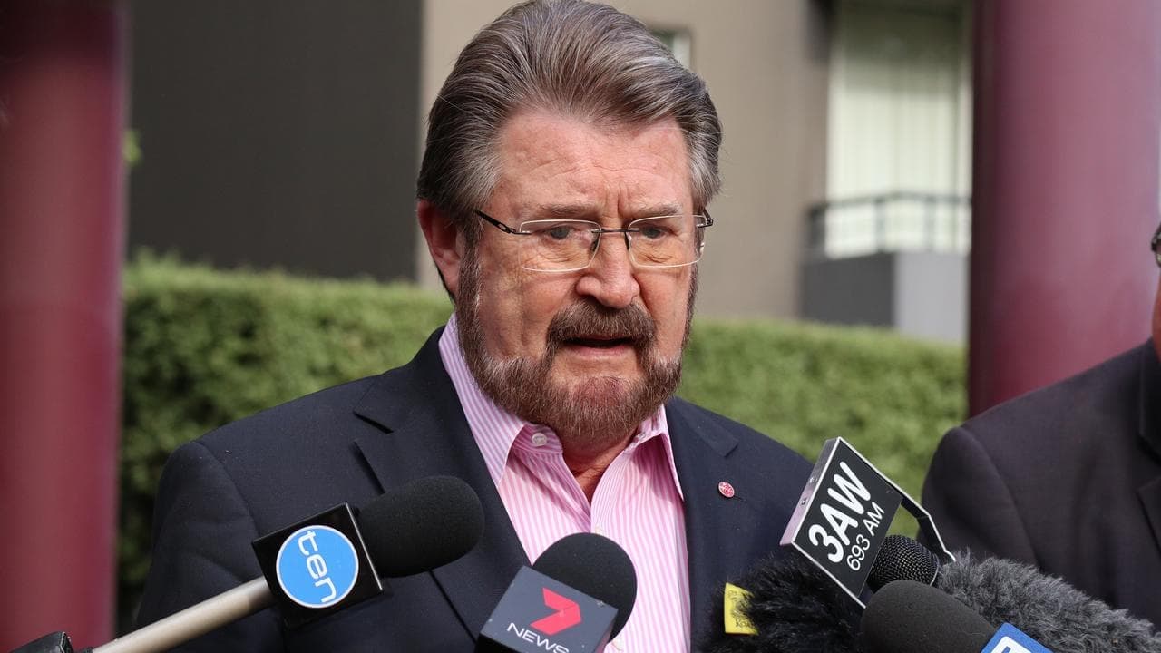 'Courage': tributes for firebrand newsman Derryn Hinch